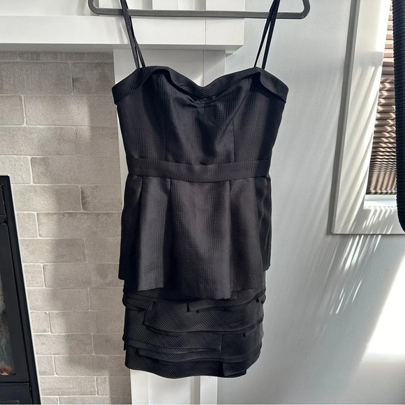 BCBG MAXAZRIA AURELIA RUFFLE  TIERED STRAPLESS DRESS SIZE 04 - Picture 3 of 7